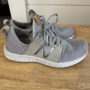 New balance tennis shoes